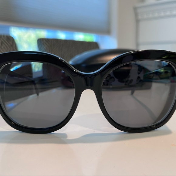 Coach Authentic Carriage Sunglasses Style # 5002T3 Black w matching leather case - Picture 3 of 11